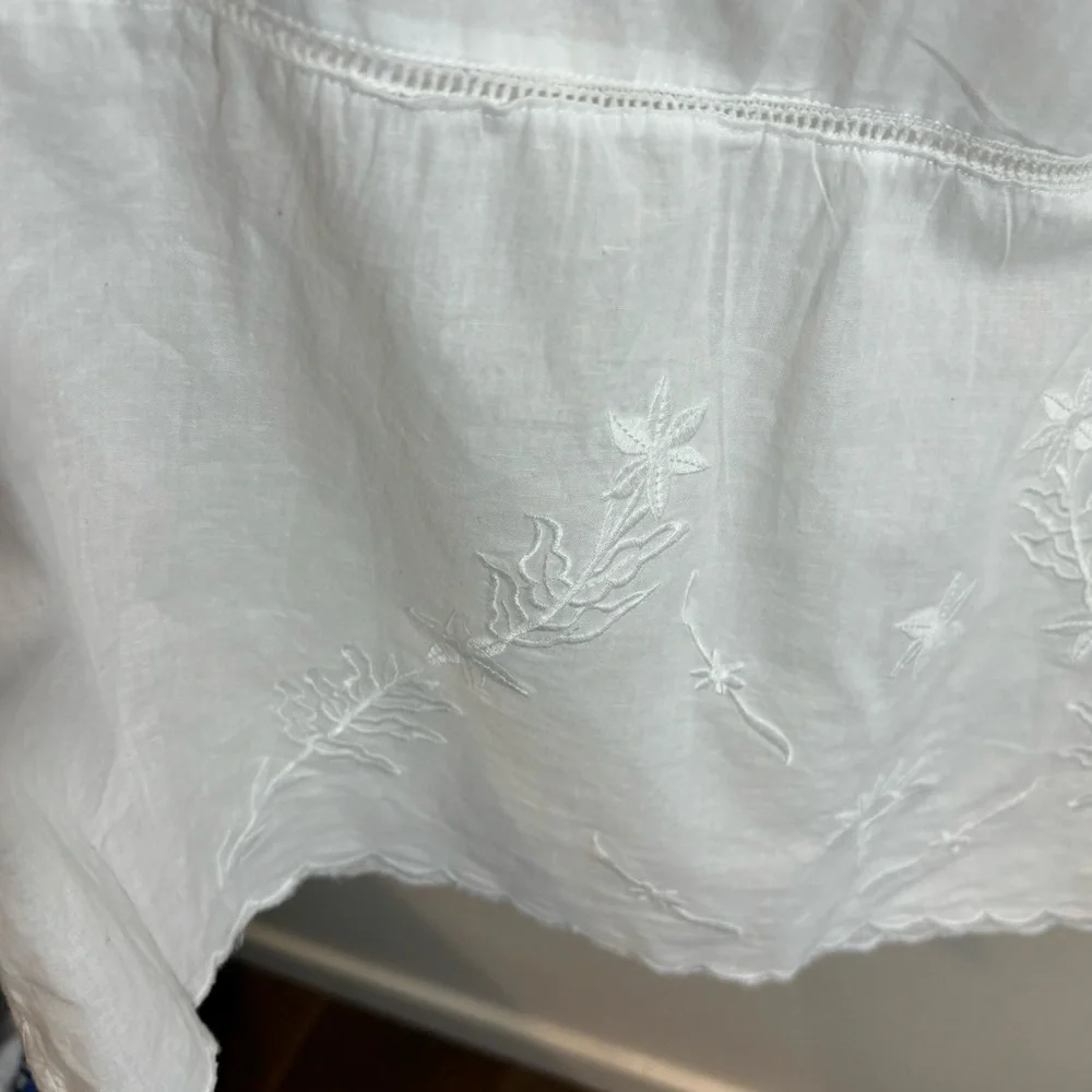 VICTORIAN CLASSICS Sz  M Gown Embroidered Ruffle Hem 100% Cotton Made in India - Picture 6 of 10